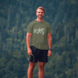 T-shirt Jésus<br><div class="desc">Une citation chrétienne simple et élégante "Jésus est le chemin, la vie, la vérité T-shirt" en calligraphie mixte et typographie minimaliste. Ce design de foi moderne et tendance est le cadeau parfait et la marque de mode. #christian #religion #écritures #foi #bible #jesus</div>