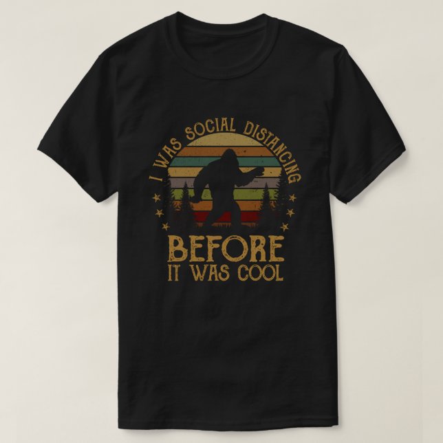 T-shirt J'étais Distante Sociale Avant D'Être Cool Bigfoot (Design devant)