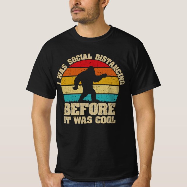 T-shirt J'étais Distante Sociale Avant D'Être Cool Bigfoot (Devant)