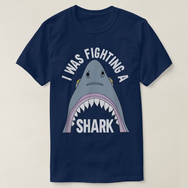 T-shirt J'Étais En Train De Combattre Un Requin Broken Leg (Design devant)