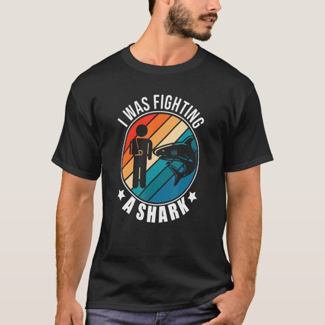 T-shirt J'Étais En Train De Combattre Une Fracture Du Bras (Devant)
