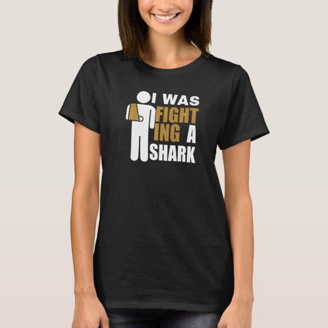 T-shirt J'Étais En Train De Combattre Une Fracture Du Bras (Devant)