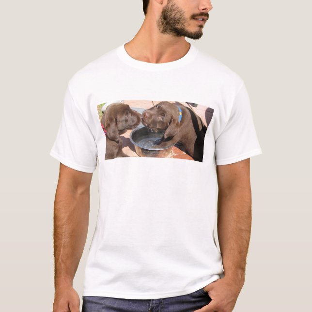 T-shirt Jeu de chiots de Labrador de chocolat (Devant)