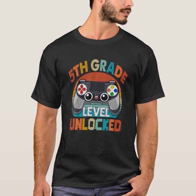 T-shirt Jeu Vidéo Déverrouillé De 5E Année À L'École (Devant)