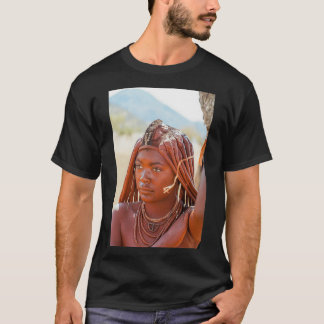 T-shirt Jeune femme Himba portant des coiffures et des déc