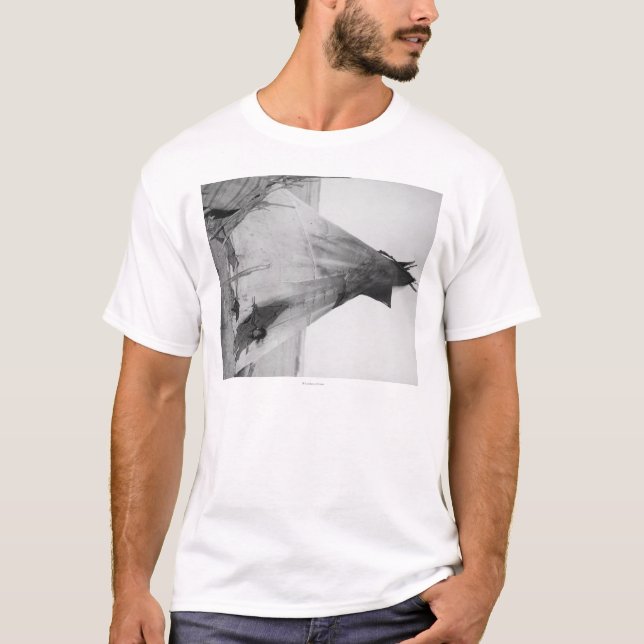 T-shirt Jeune fille indienne d'Oglala avec le chiot en (Devant)