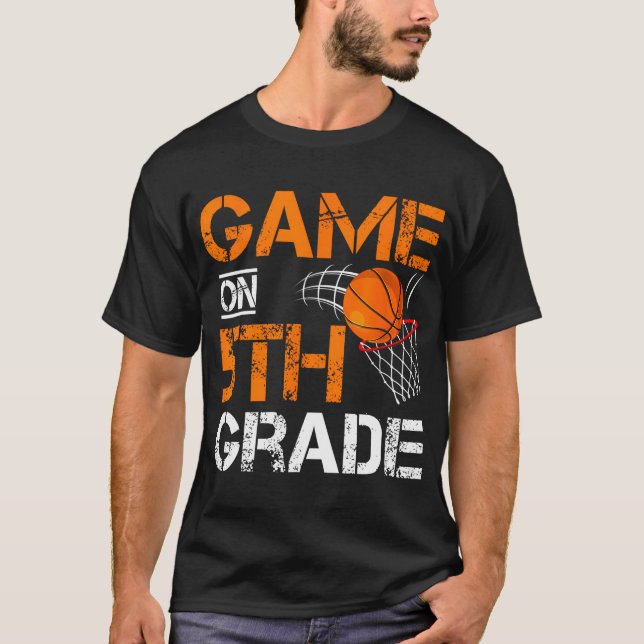 T-shirt Jeux Drôle Sur Le Basket De 5E Année Premier Jour  (Devant)