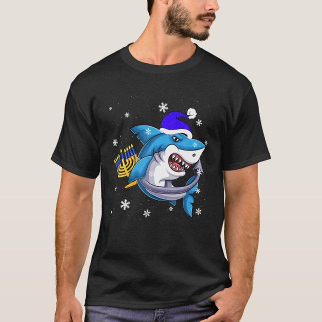 T-shirt Jewish Shark Menorah Funny Hanukkah Chanukah (Devant)
