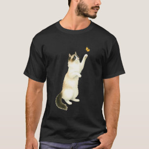 T-shirt Joli chat Ragdoll jouant avec un papillon monarque