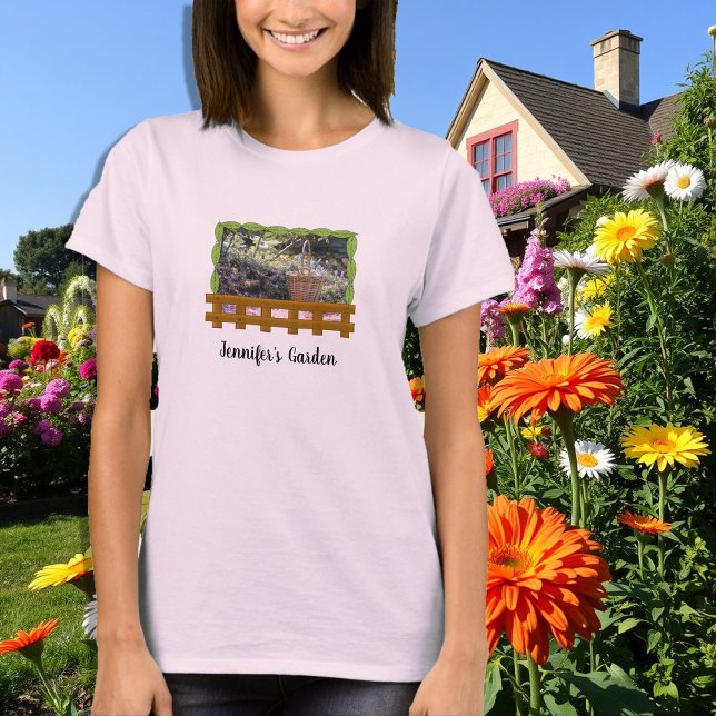 T-shirt Joli jardin plante amoureux des jardins personnel (Pretty gardening plant garden lover personal T-Shirt. You can add your own name or text.)