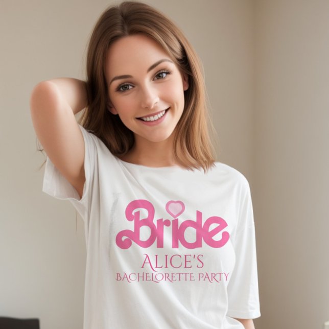T-shirt Jolie mariée rose personnalisée à être (Trendy pink typography bride to be. Team bride also available for a memorable bachelorette party. )
