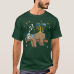 T-shirt Jolie Sloth Menorah Joyeux Jour Hanukka<br><div class="desc">Joli couchage Sloth Menorah Juif Holiday Hanoukka Chanukah.</div>