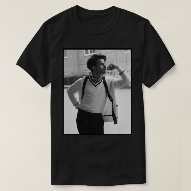 T-shirt Jonathan Bailey Cardigan Pose (Design devant)