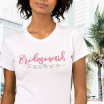 T-shirt Jote Pink Beach Bachelorette<br><div class="desc">Joli Pink Script Beach Bachelorette Bridesmaid T-Shirt. Une aquarelle cool sur le littoral, la mer ou la plage aux tons rose et turquoise, qui donne l'ambiance d'une escapade à la plage avec la mariée et ses seins. Des voyages en Floride, aux Hamptons, en Californie ou encore quelque chose de plus...</div>