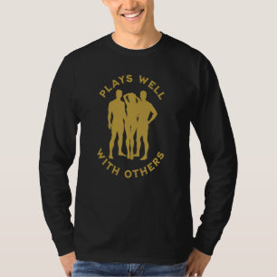 T-shirt Joue Bien Avec D'Autres Couples De Swinger À L'HAU