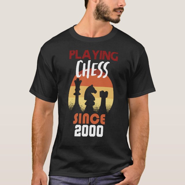 T-shirt Jouer aux échecs depuis 2000 (Devant)