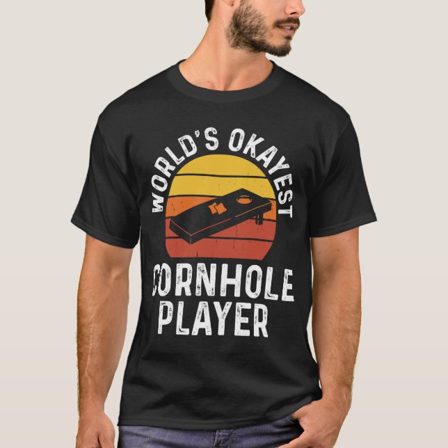 T-shirt Joueur de Cornhole le plus Okayest dans le monde - (Devant)