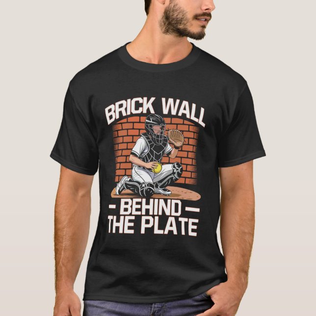 T-shirt Joueuse de softball Mur de briques derrière la pla (Devant)