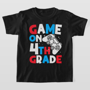 T-shirt Jouez 4e année Maman du garçon d'anniversaire Joue
