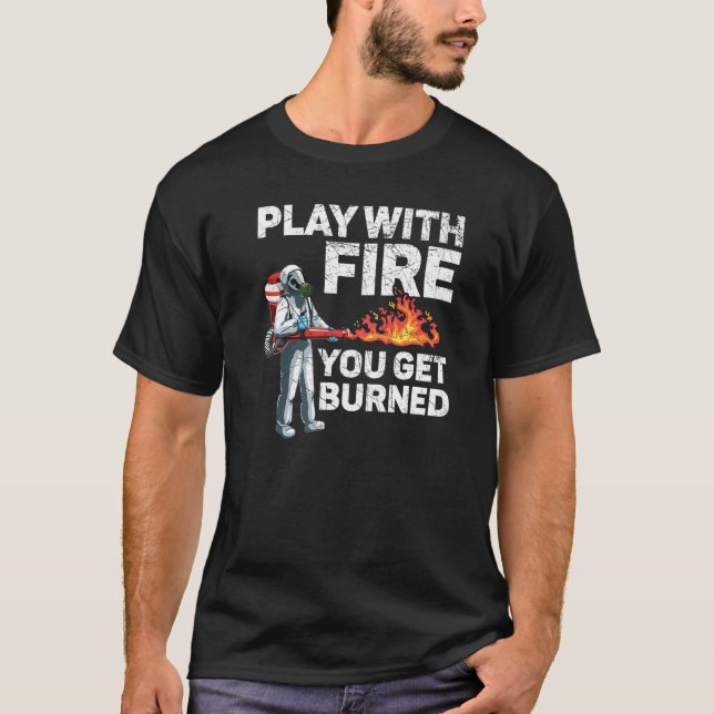 T-shirt Jouez Avec Le Feu Vous Êtes Brûlé Lance-flammes Fe (Devant)