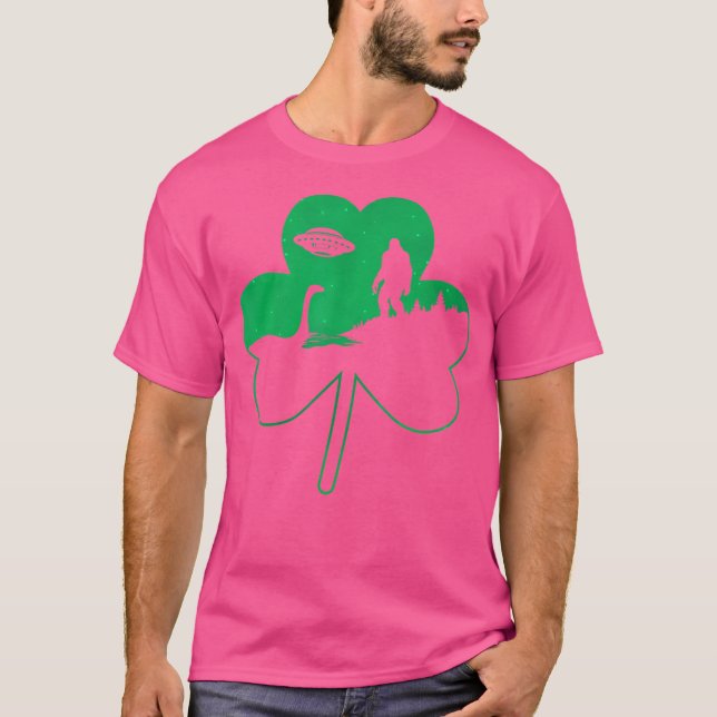 T-shirt Jour de la Saint Patrick Bigfoot Nessie Ufo Shamro (Devant)