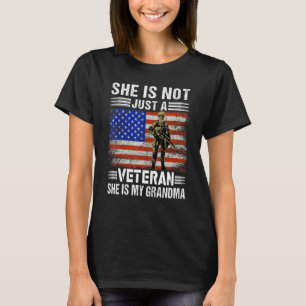 T-shirt Jour des vétérans Elle n'est pas qu'une vétéran El