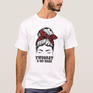 T-shirt Jour Messy Bun 2/22/2022 Enseignant de l'école Feb