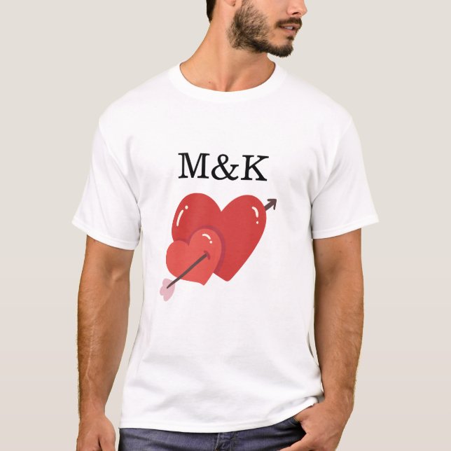 T-shirt Joyeuse Saint-Valentin jolis cœurs monogramme  (Devant)