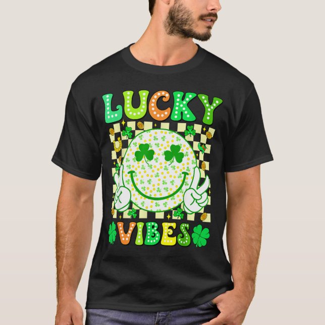 T-shirt Joyeuse St Patricks Day Vibes Chanceuses Trèfle Fe (Devant)