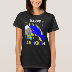 T-shirt Joyeux Hanoukka Menorah Manatee portant un Casquet