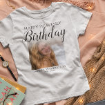 T-shirt Joyeux mémorial de photos d'anniversaire céleste<br><div class="desc">Mémorial 'HAPPY HEAVENLY BIRTHDAY' tshirt de souvenir rendra le parfait hommage à votre amour. Doté du dicton "joyeux anniversaire céleste", une photo, leur nom, et les dates de naissance/mort, sur un arrière - plan blanc. Vous pouvez modifier les styles de police, la taille et la couleur en cliquant sur le...</div>