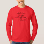T-shirt Joyeux Noël<br><div class="desc">Les mots "tout faire plaisir" mettent en avant ce t-shirt à manches longues personnalisé avec votre nom de famille en lettres chic (laissez vide si vous ne voulez pas qu'il soit imprimé.) Idéal pour vous-même ou donner en cadeau. CORRESPONDANCE d'objets dans notre collection.</div>