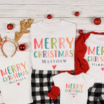 T-shirt Joyeux Noël coloré brillant Famille jumelée<br><div class="desc">Cette chemise simple et amusante pour adultes de Joyeux Noël vous offre un endroit pour ajouter un nom,  avec "Joyeux Noël" en typographie colorée et brillante. Disponible dans toutes les tailles afin que le design parfait pour vos chemises de Noël familiales assorties.</div>