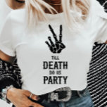 T-shirt Jusqu'à la mort Fêtez-nous Skeleton Bachelorette P<br><div class="desc">C'est un Till Death Do Us Party Gothic Éffrayant Skeleton Bachelorette Party T-Shirt!</div>