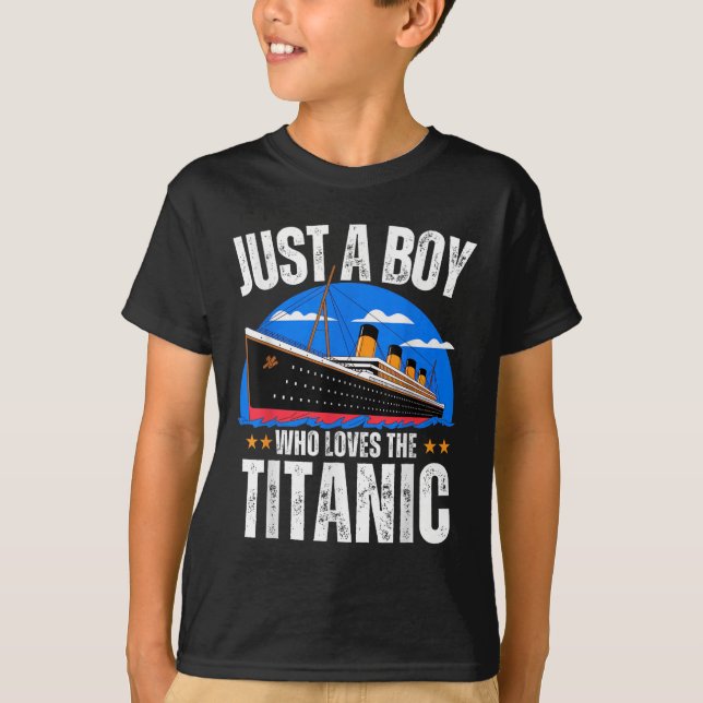 T-shirt Just A Boy Who Loves The Rms Titanic Boat Titanic  (Devant)