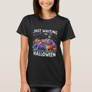T-shirt Juste En Attendant La Saison Éffrayante D'Hallowee
