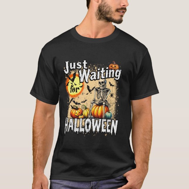T-shirt Juste En Attente D'Halloween Drôle Skeleton Hallow (Devant)