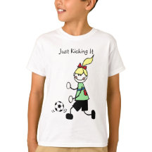 Juste le donnant un coup de pied le football