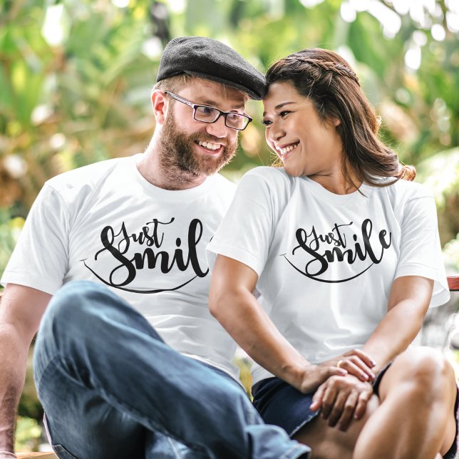 T-shirt Juste Sourire (Créateur téléchargé)