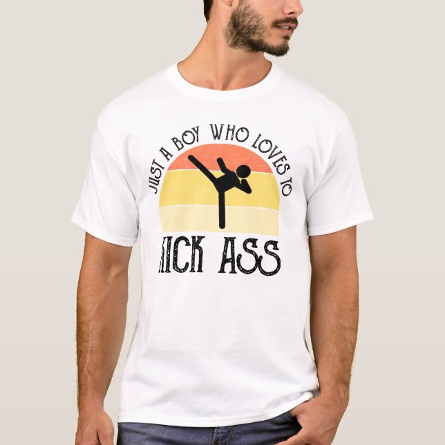 T-shirt Juste Un Garçon Qui Aime Donner Des Coups (Devant)