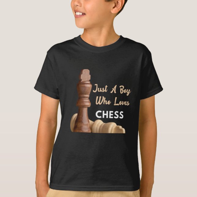 T-shirt Juste Un Garçon Qui Aime Les Échecs (Devant)