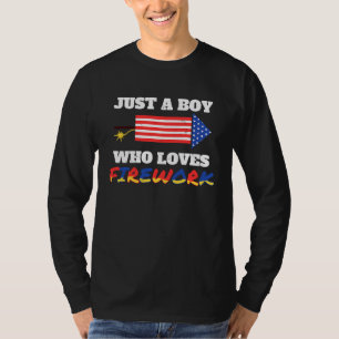 T-shirt Juste Un Garçon Qui Aime Les Feux D'artifice 4 Jui
