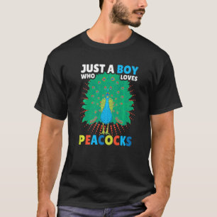 T-shirt Juste un garçon qui aime Peacocks avec un oiseau