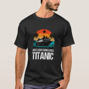 T-shirt Juste Un Garçon Qui Aime Titanic Apparel