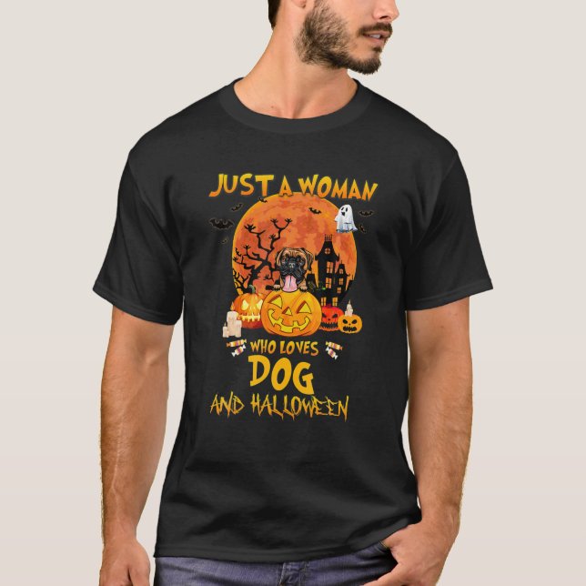 T-shirt Juste Une Femme Qui Aime Le Chien Et Halloween (Devant)