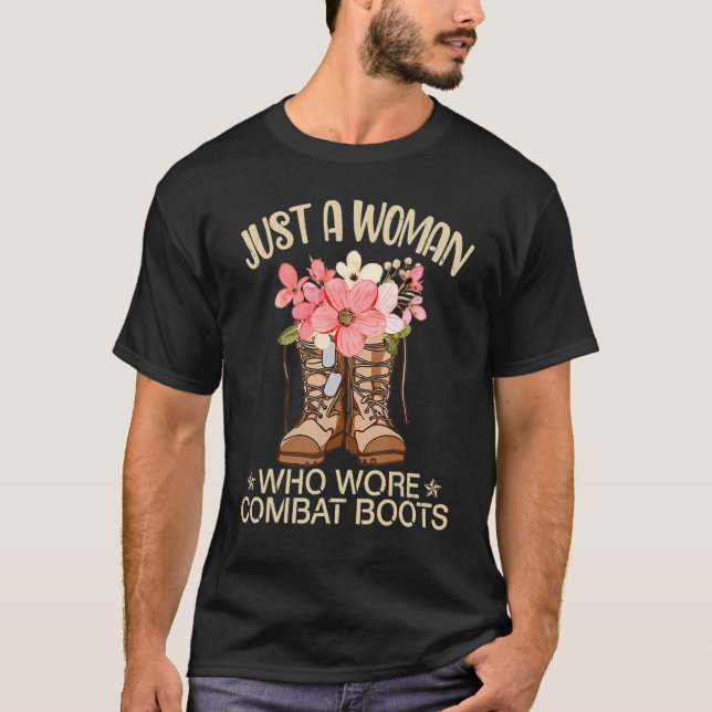 T-shirt Juste Une Femme Qui Portait Des Bottes De Combat F (Devant)