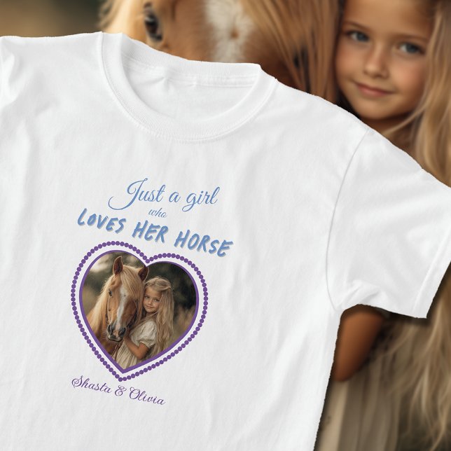 T-shirt Juste Une Fille Aime Son Cheval Photo Coeur Violet (Just A Girl Loves Her Horse Photo Heart Purple T-Shirt)