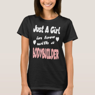T-shirt Juste une fille amoureuse avec un culturiste 1