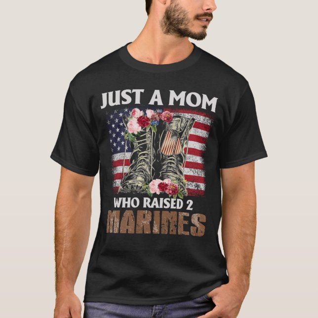 T-shirt Juste Une Maman Qui A Élevé Marines Drapeau Améric (Devant)