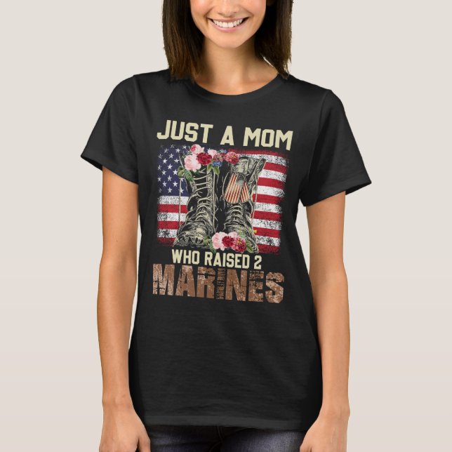 T-shirt Juste Une Maman Qui A Élevé Marines Drapeaux Améri (Devant)